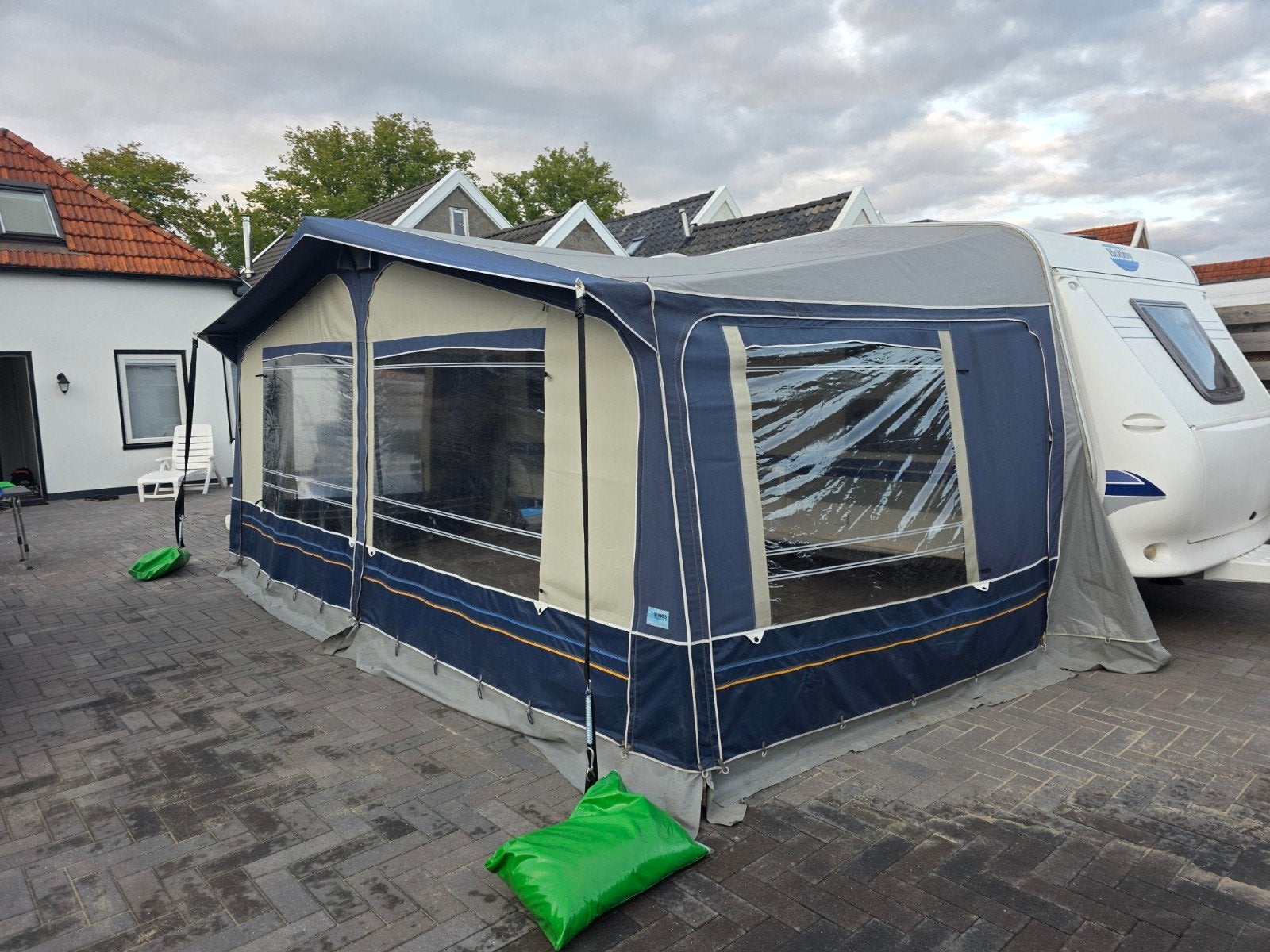 Wings voortent 240 diep, omloopmaat 13, incl. stormbanden, Ophalen, Gebruikt, Tot en met 4