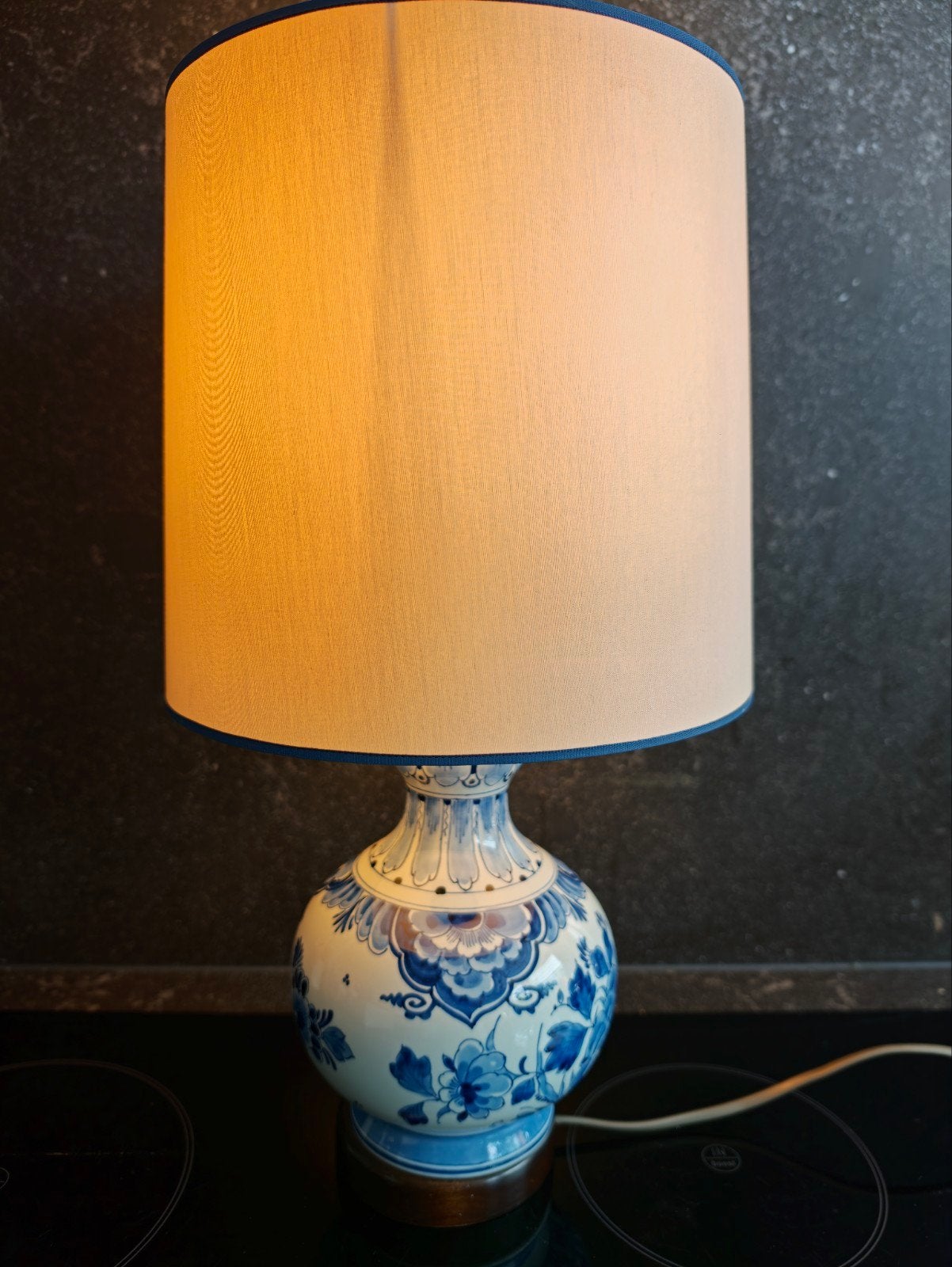 Porceleyne Fles tafellamp met Delfts blauw decor, Ophalen