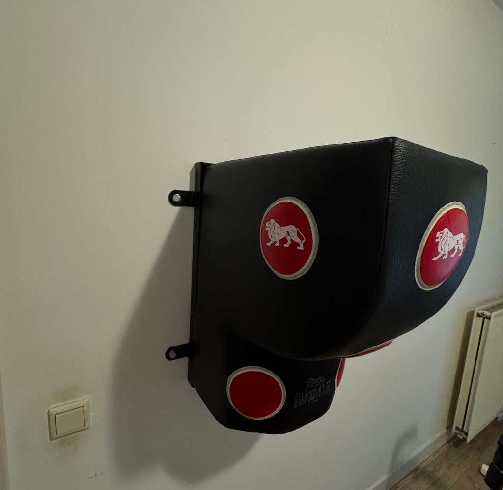 Lonsdale Boxing Punch Pad / Wall Target – Good Condition, Sport en Fitness, Boksen, Zo goed als nieuw, Bokszak, Ophalen