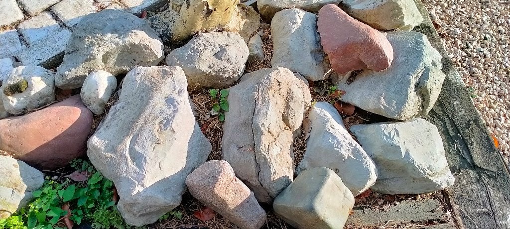GRATIS Maaskeien en kleine stenen., Tuin en Terras, Ophalen, Overige materialen, Gebruikt, Kei