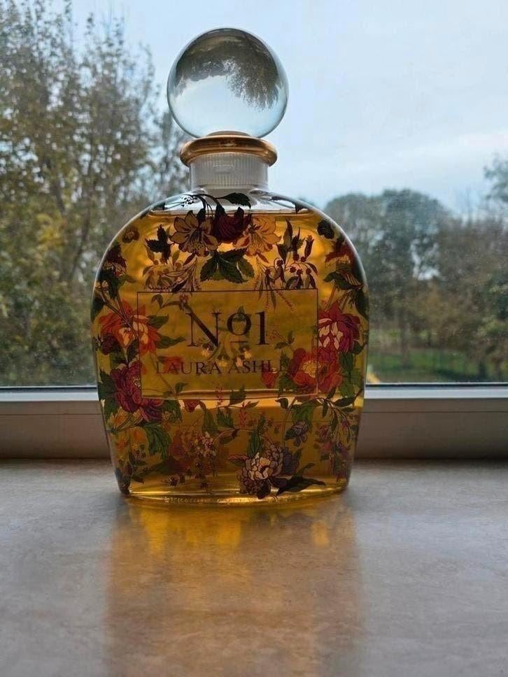 Laura Ashley No. 1 Parfumfles Factice, Verzamelen, Ophalen of Verzenden, Gebruikt, Parfumfles, Gevuld