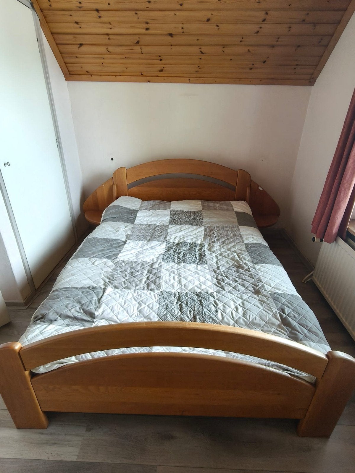 Houten tweepersoonsbed met lattenbodem en matras, Ophalen, Gebruikt, Bruin, Klassiek
