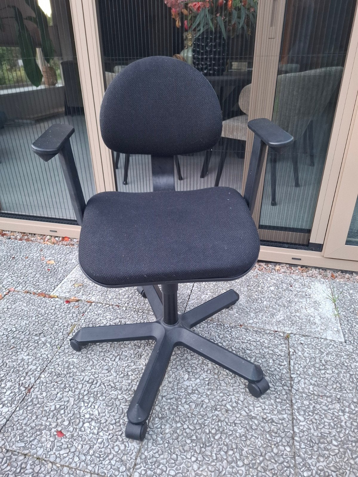 Zwarte bureaustoel met armleuningen, Ophalen, Gebruikt, Zwart, Bureaustoel