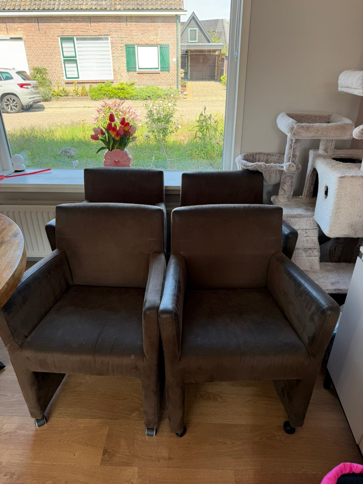 4 eetkamer stoelen op wieltjes, Ophalen, Zo goed als nieuw, Grijs, Vijf, Zes of meer stoelen