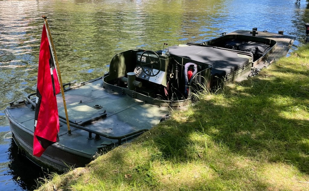 Amerikaanse legerboot (Bridge Erection), Ophalen, Gebruikt, Afdekzeil, Binnenboordmotor