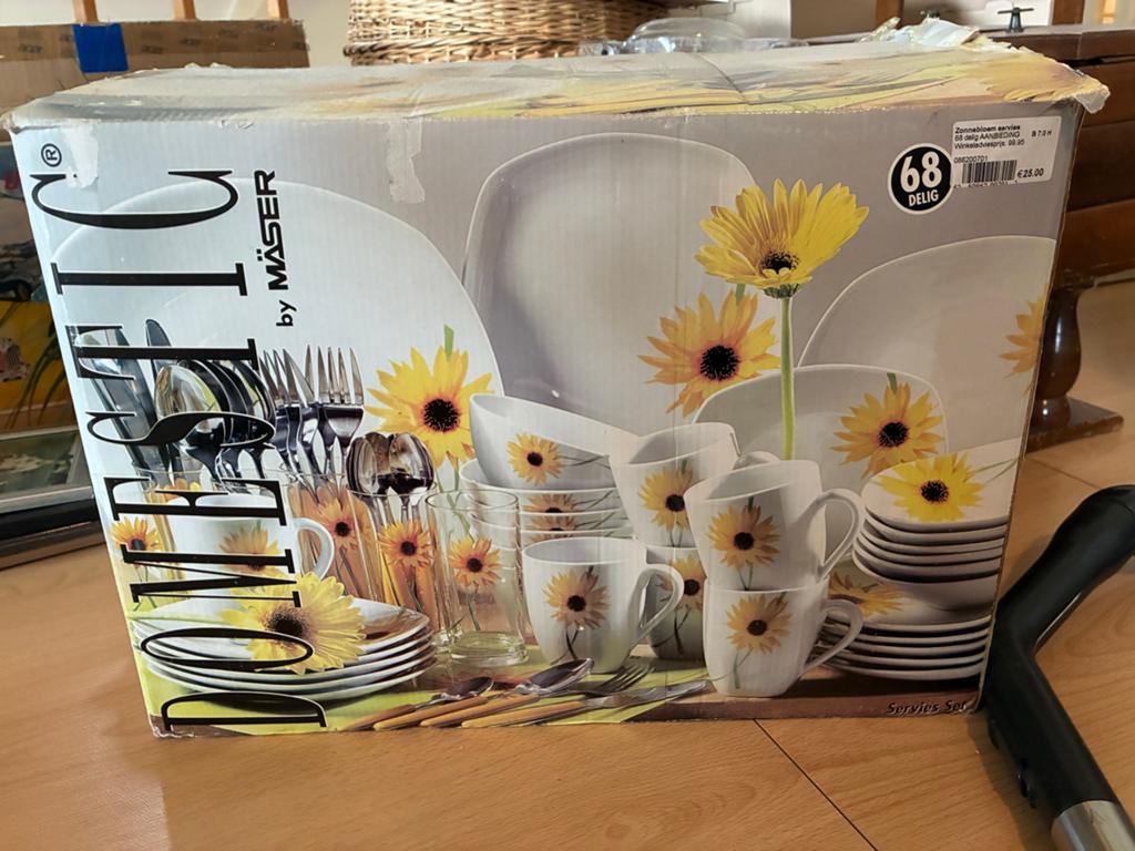 Nieuw 68-delig serviesset met zonnebloem design, Ophalen, Nieuw, Overige stijlen, Aardewerk