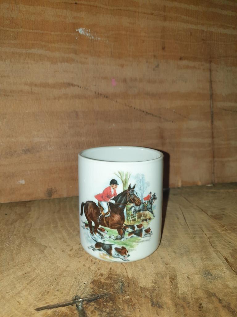 Porseleinen beker met jachttafereel, Ophalen of Verzenden