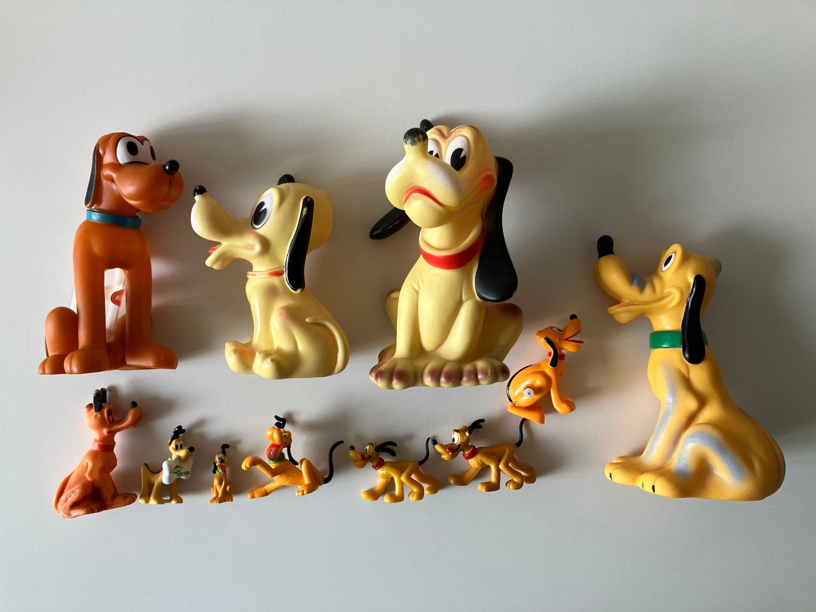 Walt Disney Pluto poppen en figuurtjes Ledraplastic, Verzamelen, Disney, Verzenden, Goofy of Pluto, Zo goed als nieuw, Beeldje of Figuurtje