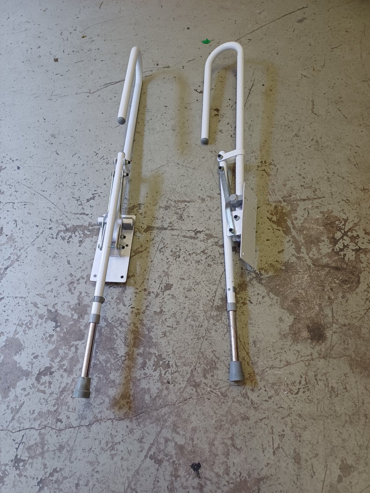 2 Toilet beugels, Ophalen