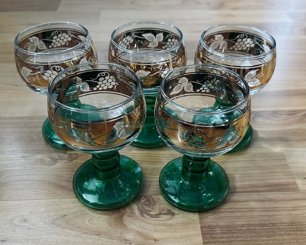 Vintage wijnglazen met groene voet (5x), Antiek en Kunst, Antiek | Glas en Kristal, Ophalen of Verzenden