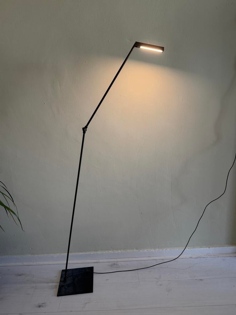 Zarahome Metalen LED Vloerlamp floor lamp, Huis en Inrichting, Ophalen, Zo goed als nieuw, Metaal, 150 tot 200 cm