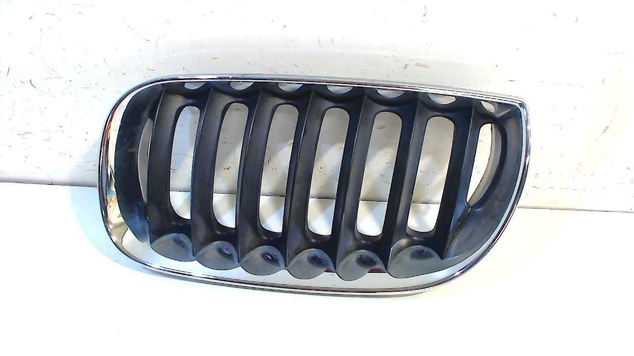 Grillerooster links BMW X3, Onderdelen@venauto.nl, Van der Ven Autorecycling B.V., Gebruikt, Ettenseweg 76, 4706 PB Roosendaal, The Netherlands