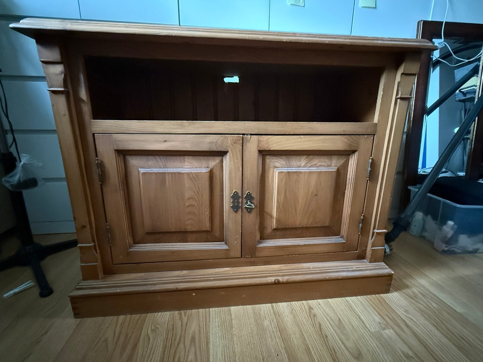 Gratis, tv kast grenen, Ophalen, Gebruikt, 25 tot 50 cm