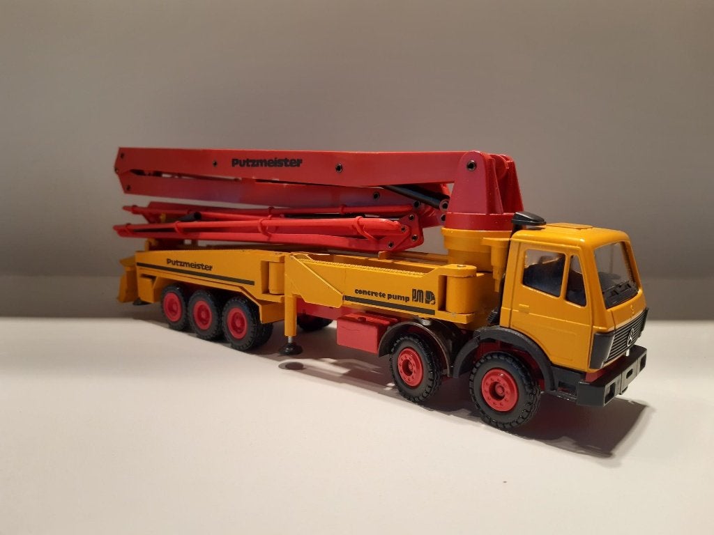 conrad Mercedes Putzmeister betonpomp, Ophalen of Verzenden, Zo goed als nieuw, Hijskraan, Tractor of Landbouw, Conrad