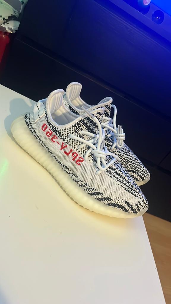 Adidas Yeezy Boost 350 V2 Zebra - Maat 41 - Nieuwstaat, Kleding | Heren, Schoenen, Wit, Boots, Nieuw, Ophalen of Verzenden
