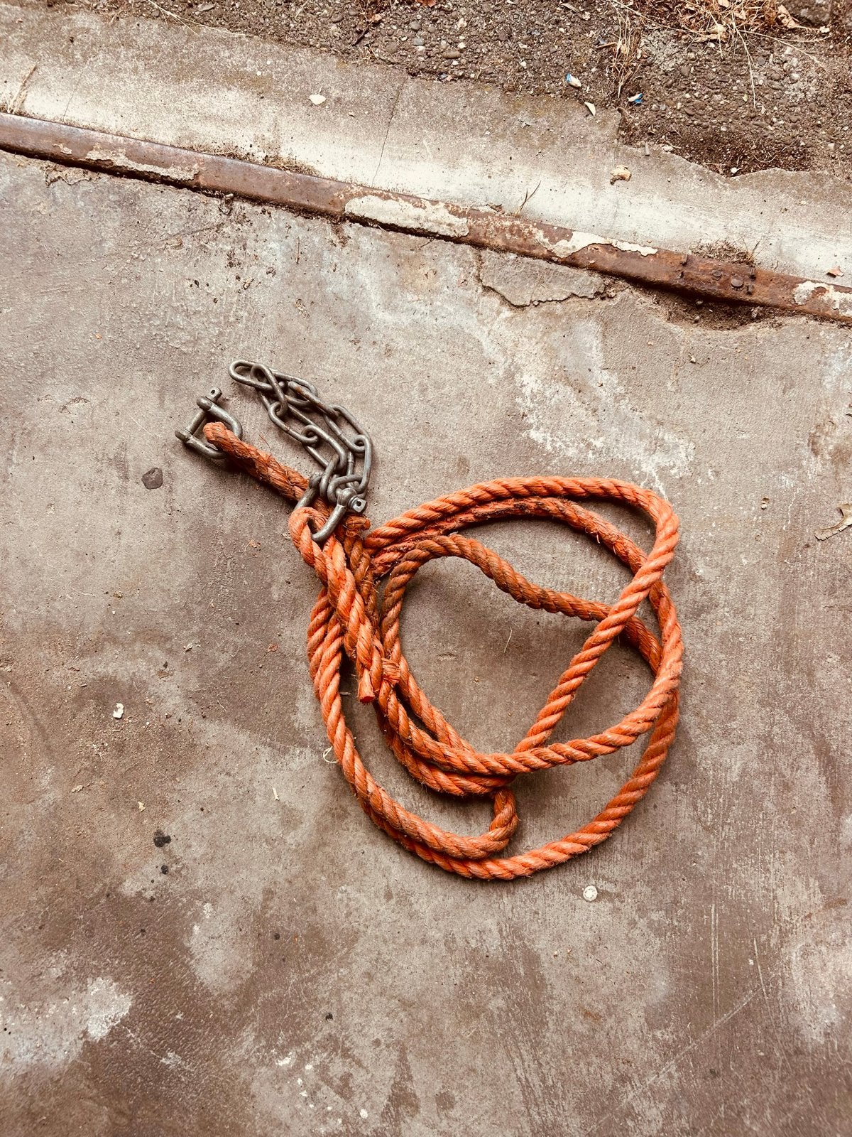 Oranje touw met ketting en sluiting, Ophalen of Verzenden, Gebruikt, Lijn of Blok