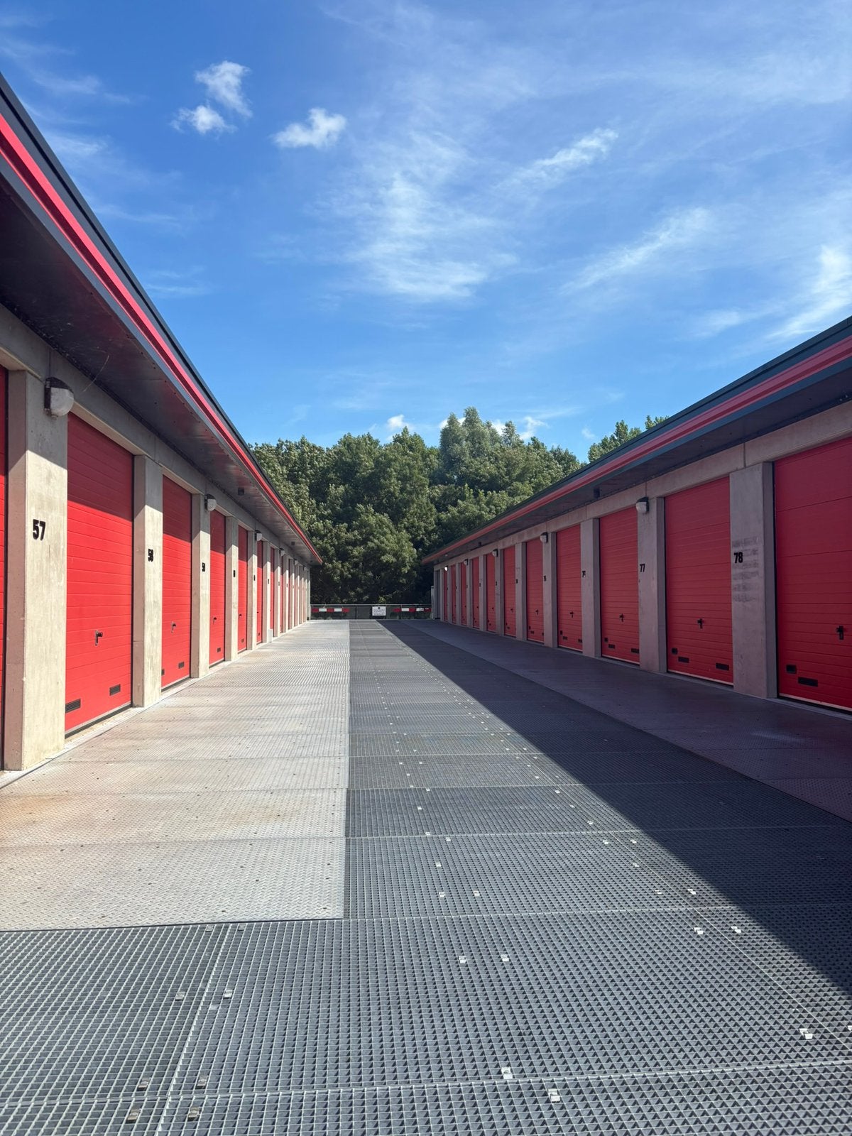 Grote garagebox te huur (25,7 m2) - Hellevoetsluis, Zuid-Holland