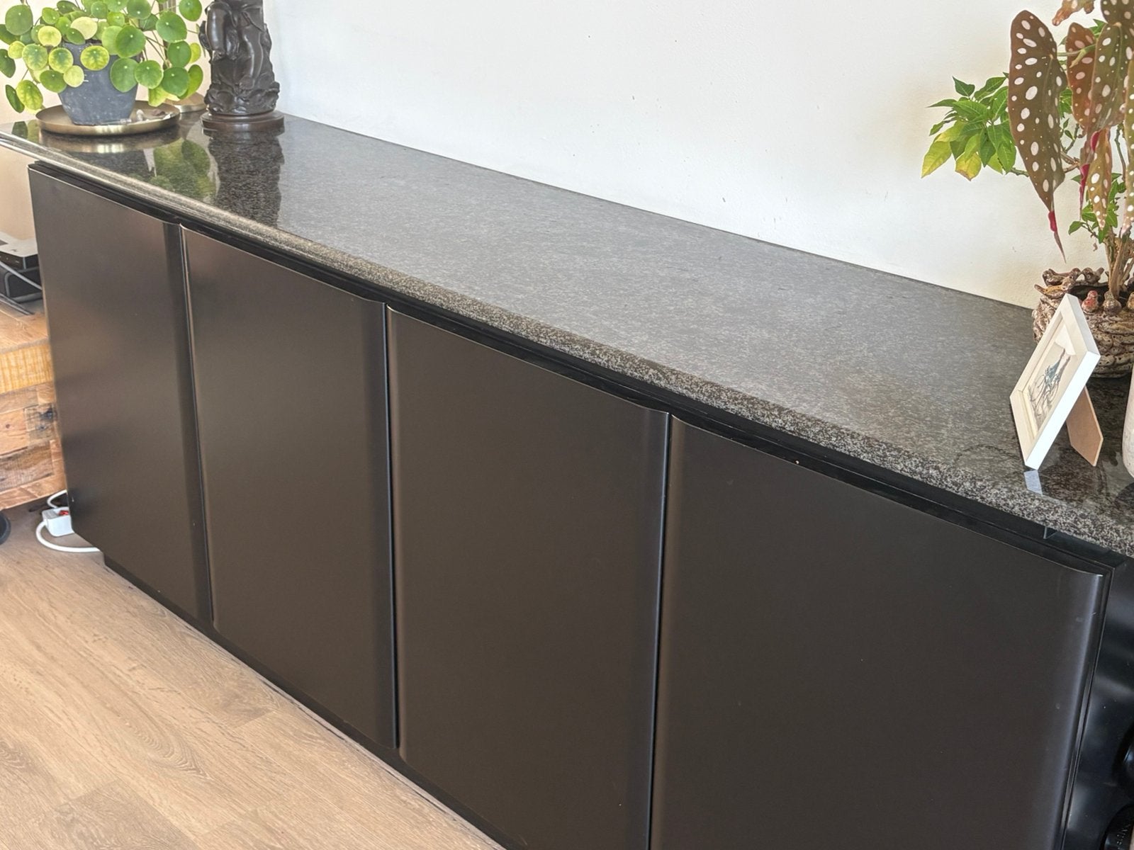 Hout dressoir met natuursteen blad 80x50x220, Huis en Inrichting, Kasten | Dressoirs, Ophalen, Gebruikt, 200 cm of meer, Met deur(en)