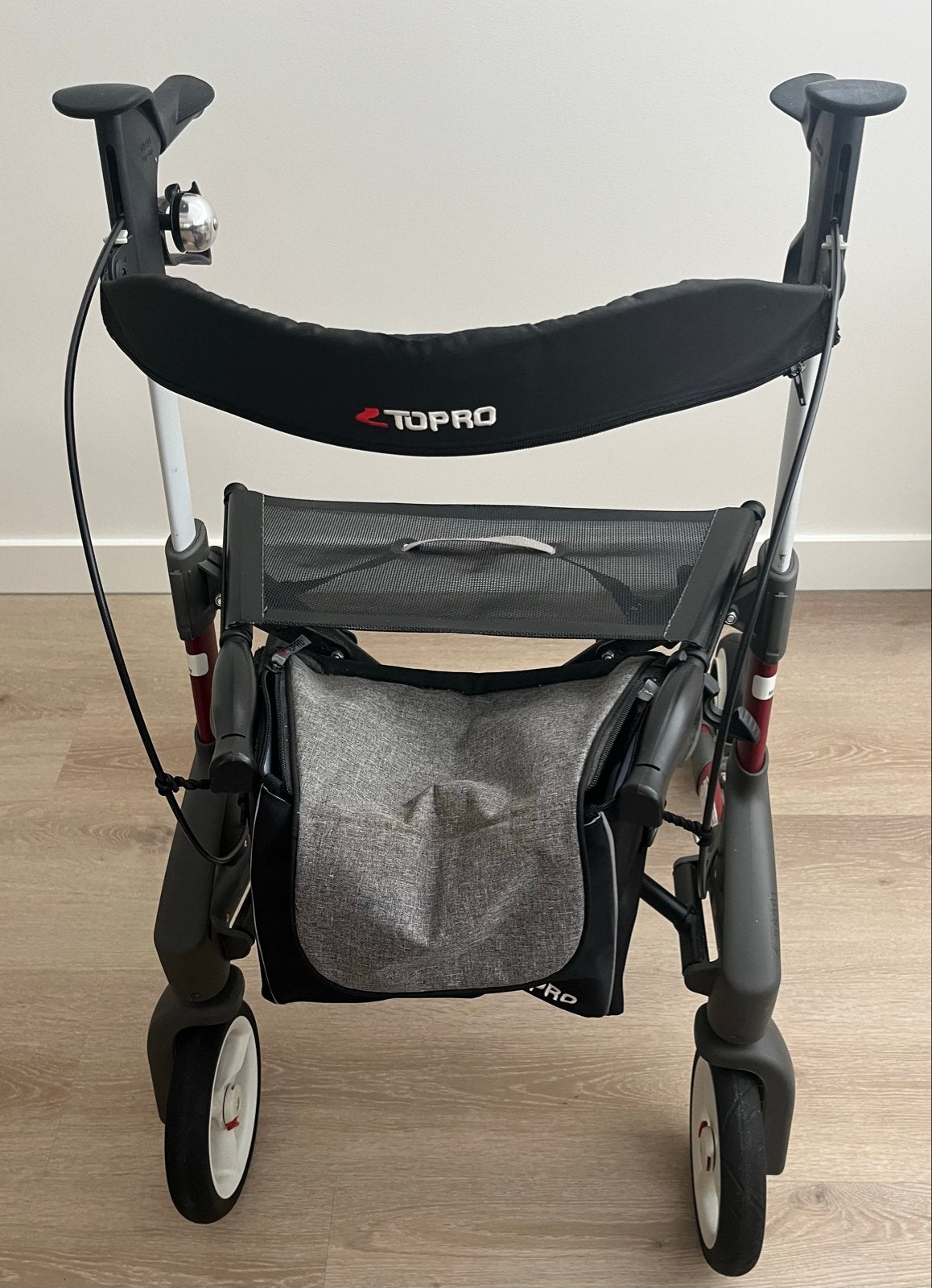 Rollator merk Topro rood maat S 2 jaar oud, Diversen, Ophalen, Opvouwbaar, Gebruikt
