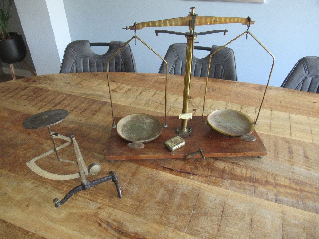 2 vintage oude brievenweegschaal Balansweegschaal Bascule, Ophalen of Verzenden