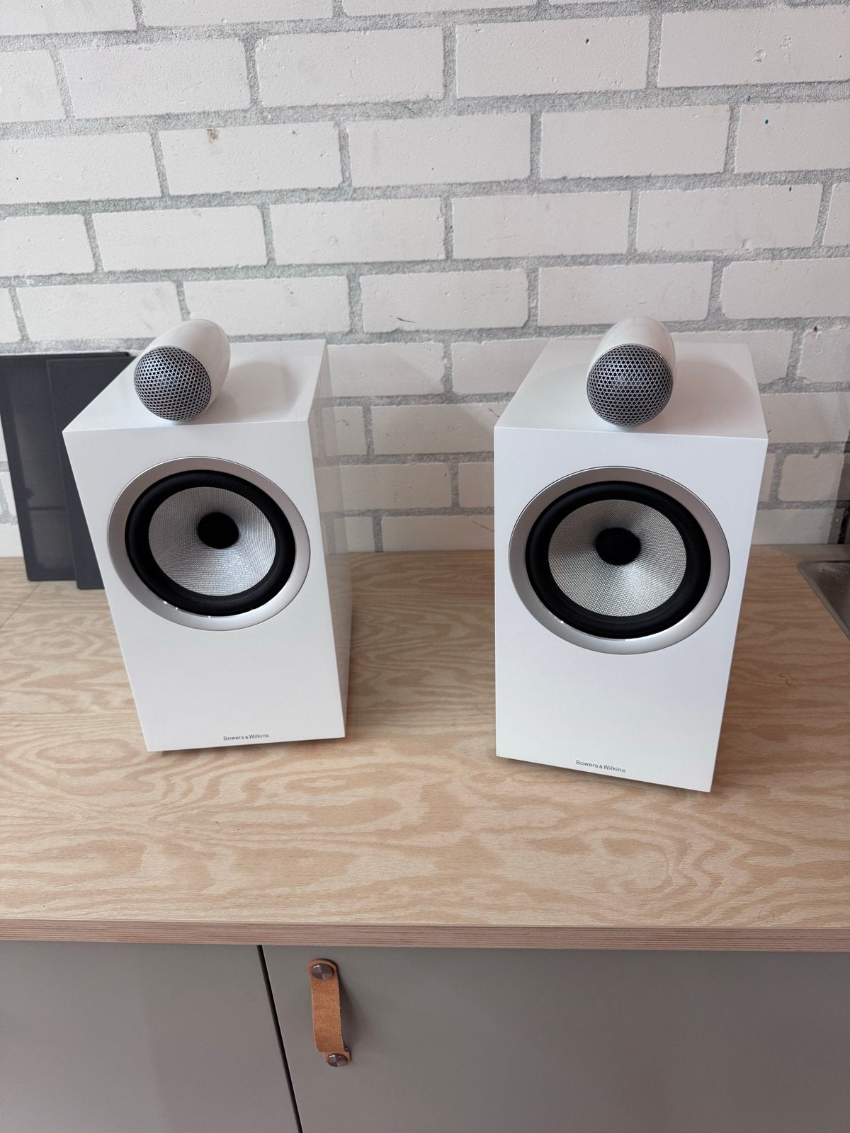 Bowers & Wilkins 705 S2 Boekenplank Luidsprekers Wit, Ophalen of Verzenden, Zo goed als nieuw, 60 tot 120 watt, Bowers & Wilkins (B&W)