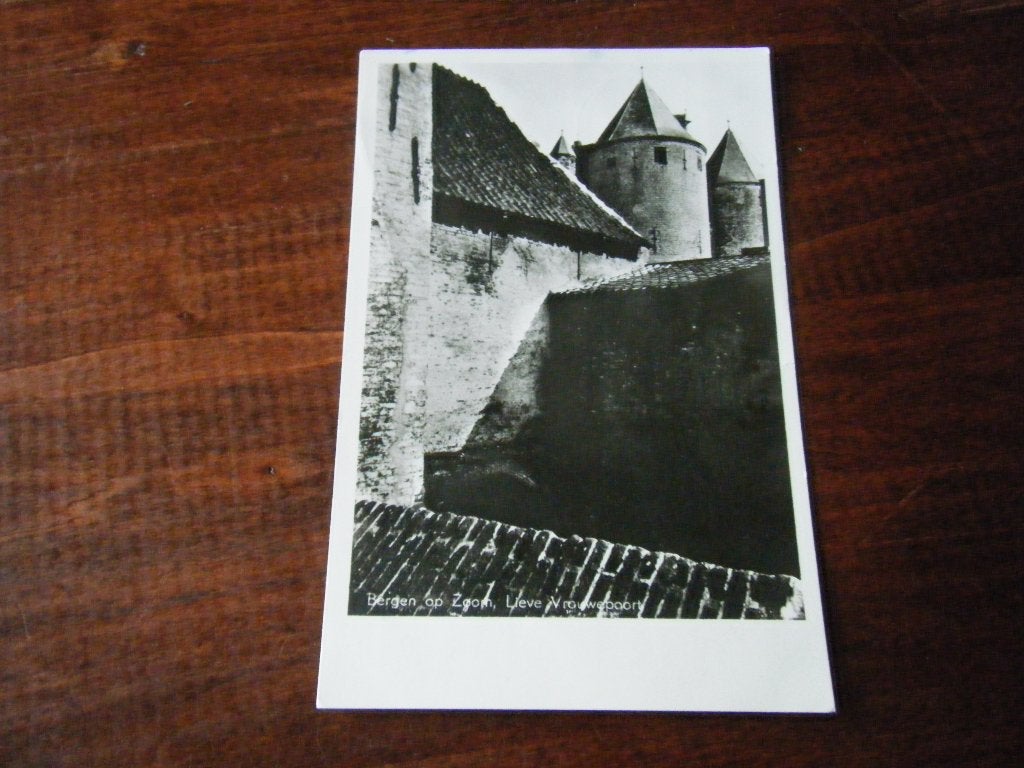 R4 - Bergen op Zoom - Lieve Vrouwenpoort - 1949 - Mooi/Oud, Ophalen of Verzenden, 1940 tot 1960, Noord-Brabant