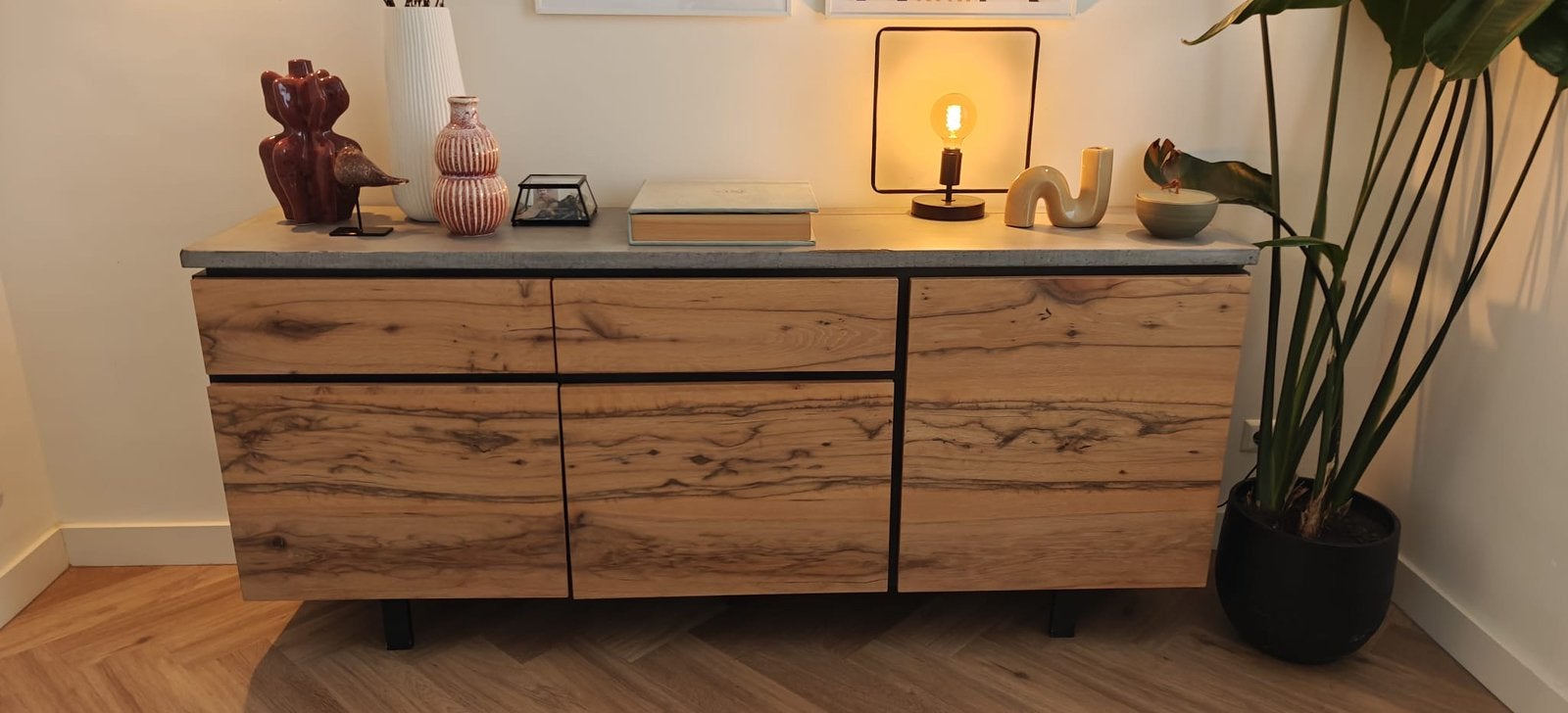 Dressoir Hout met Betonnen Top, Huis en Inrichting, Ophalen, Zo goed als nieuw, 25 tot 50 cm