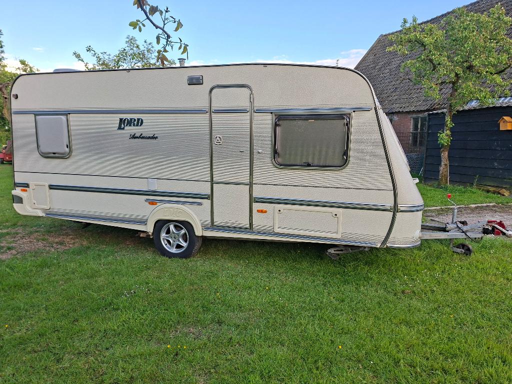 LMC Lord Ambassador 510RD + movers en voortent, Caravans en Kamperen, Caravans, Rondzit, Frans bed, Particulier, Kachel