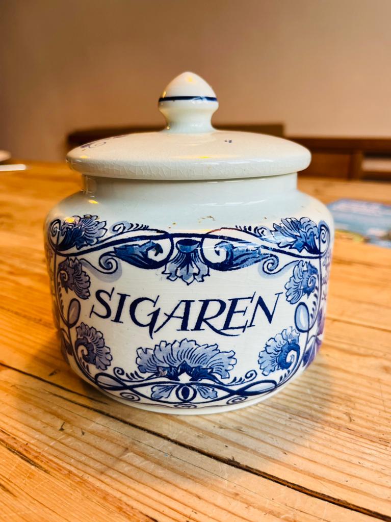 Antieke sigaretten en sigaren pot., Ophalen