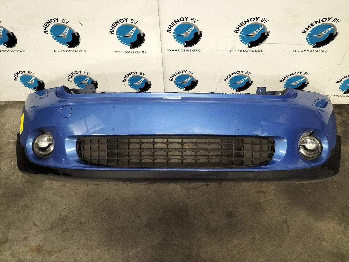 MINI (BMW) COUNTRYMAN VOORBUMPER 2012, Gebruikt, Voor, Ophalen of Verzenden, Stiba lid