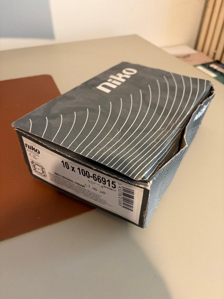 Niko Original Cream stopcontacten 100-66915 — 8 stuks, NIEUW, Ophalen of Verzenden, Zo goed als nieuw, Overige merken, Stopcontact