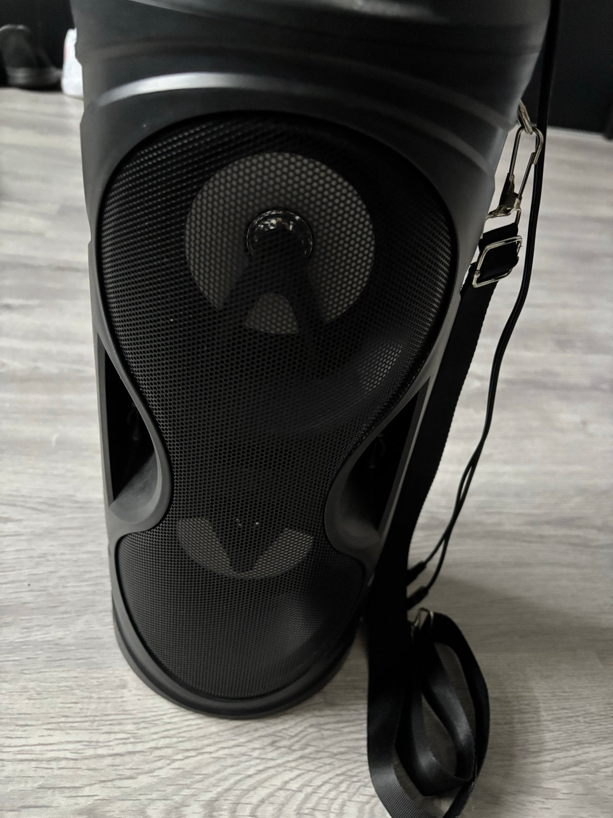 Action Speaker met draaglint - Draagbare Bluetooth Speaker, Zo goed als nieuw, Draagbare speaker, AUX-ingang, Minder dan 60 watt