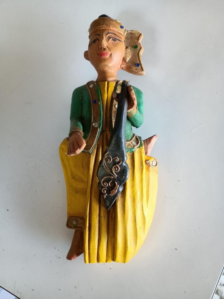 Handgesneden Houten Beeldje - Aziatische Danseres, Minder dan 20 cm, Handgemaakt, Ophalen of Verzenden, Beeld