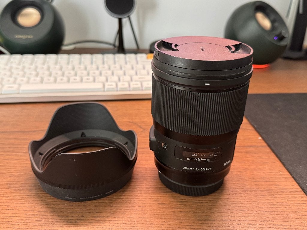 Sigma 28mm f1.4 DG HSM Art (Canon EF) + Lowepro sling bag, Ophalen of Verzenden, Zo goed als nieuw, Groothoeklens