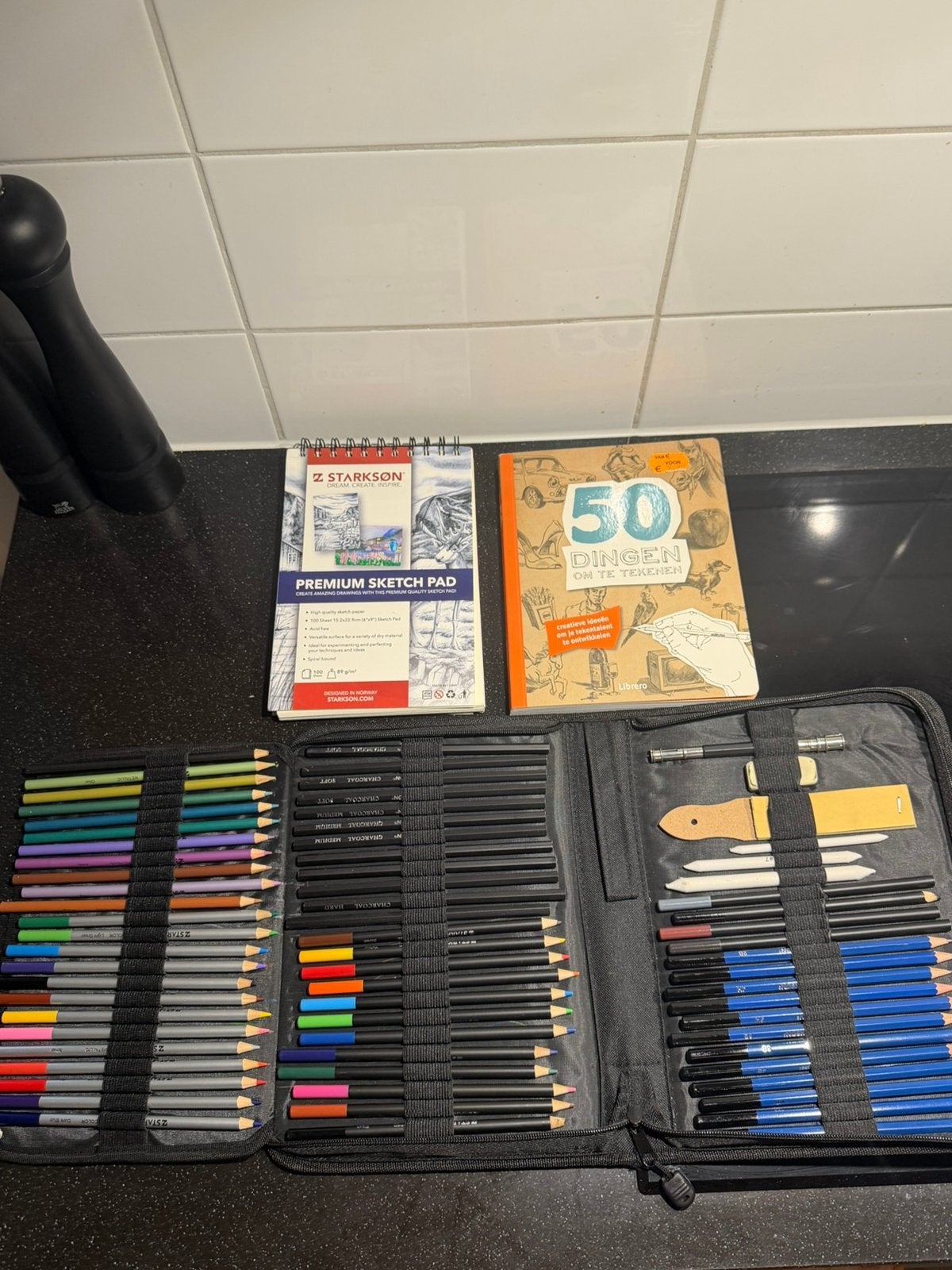 Starkson Tekenset, Boek & Sketch Pad - Z.G.A.N., Ophalen, Zo goed als nieuw, Boek of Gids