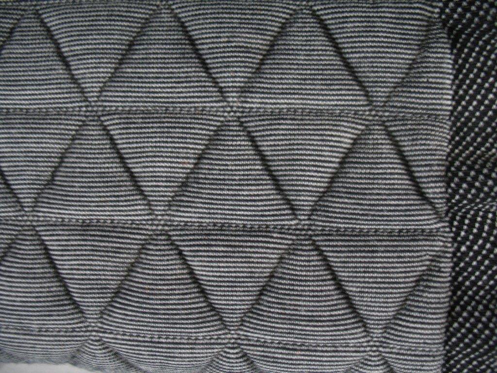 Kvadrat Febrik Triangle 152; zwart+lichtgrijs; meubelstof, Wol, Ophalen of Verzenden, 30 tot 120 cm, Grijs