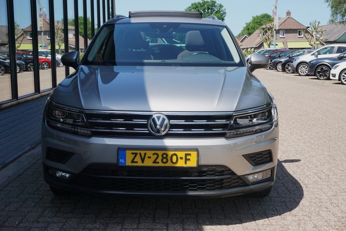 Volkswagen Tiguan 1.5 TSI ACT Join Schuifkanteldak/Trekhaak!, Auto's, Volkswagen, Euro 6, Grijs, SUV of Terreinwagen, 750 kg