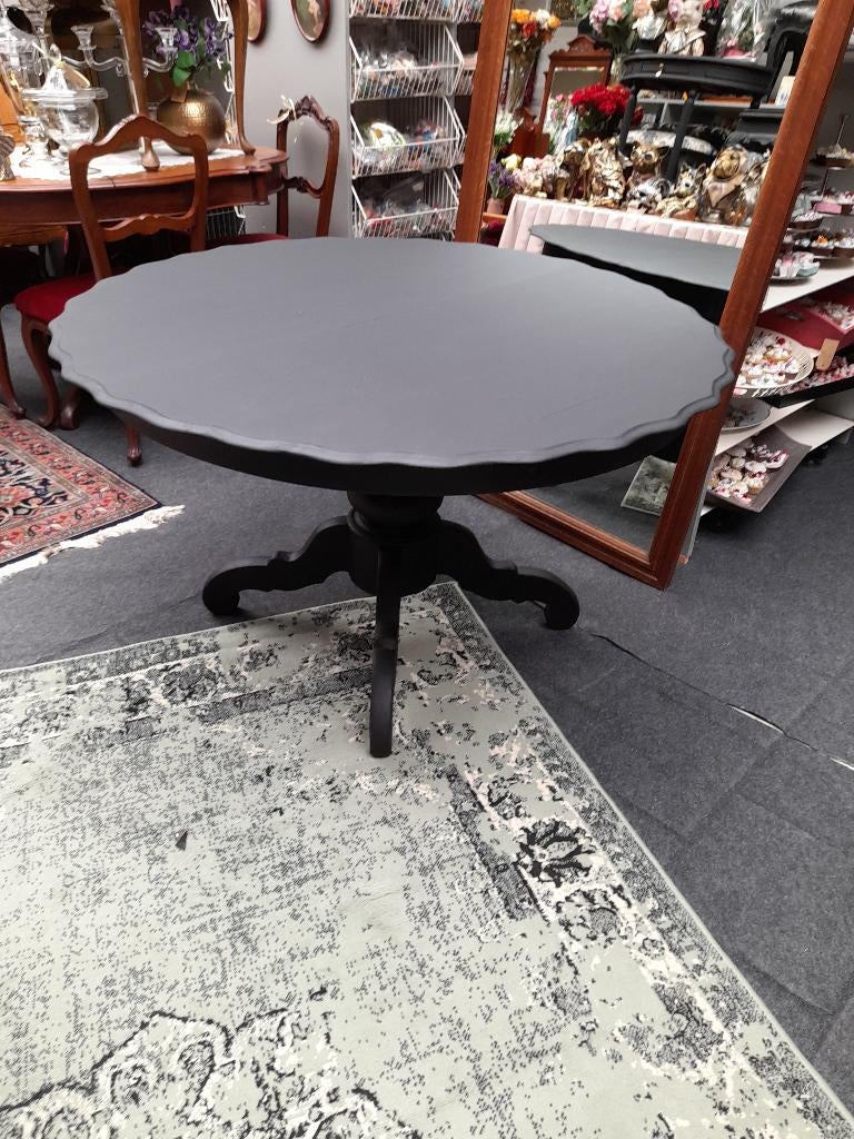 Zwarte bolpoot eettafel met geschulpte rand, Ophalen of Verzenden