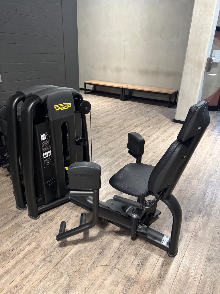Technogym Selection Pro 900 Abductor, Ophalen, Zo goed als nieuw, Krachtstation
