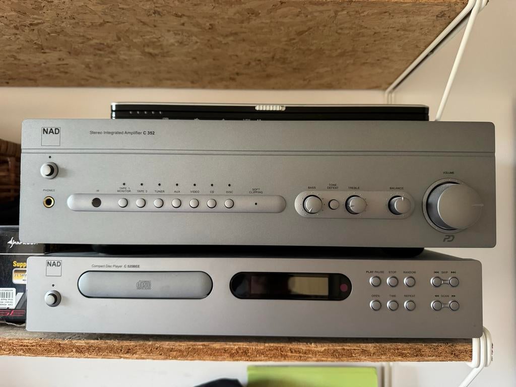 NAD C352 versterker & C525BEE CD speler - Zo goed als nieuw, Audio, Tv en Foto, Versterkers en Receivers, Zo goed als nieuw, Stereo