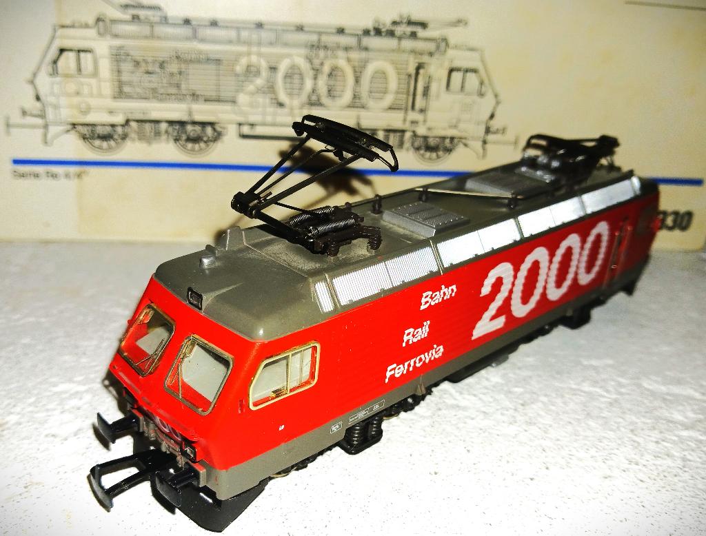 Marklin 3330 Zwitserse ellok nummer 2000, Wisselstroom, Locomotief, Ophalen of Verzenden, Zo goed als nieuw