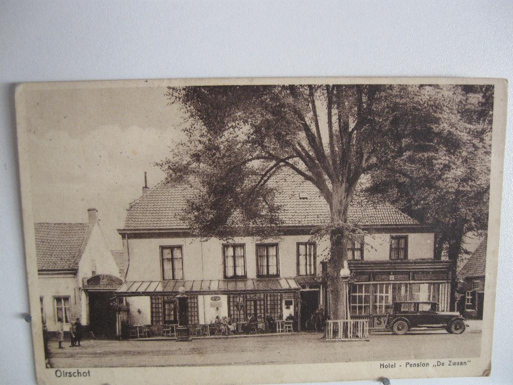 9130-1 Oirschot, Hotel-pension De Zwaan met volk, Verzenden, 1920 tot 1940, Noord-Brabant