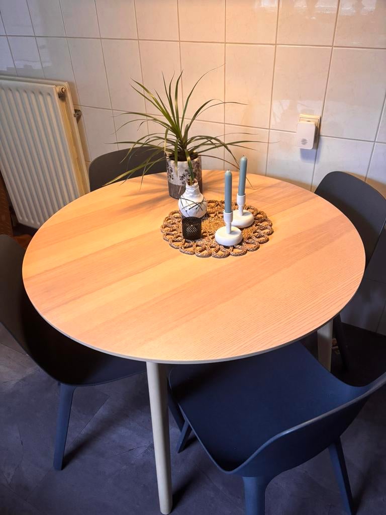 Ronde eettafel met 4 stoelen., Ophalen, Zo goed als nieuw, Rond, 100 tot 150 cm