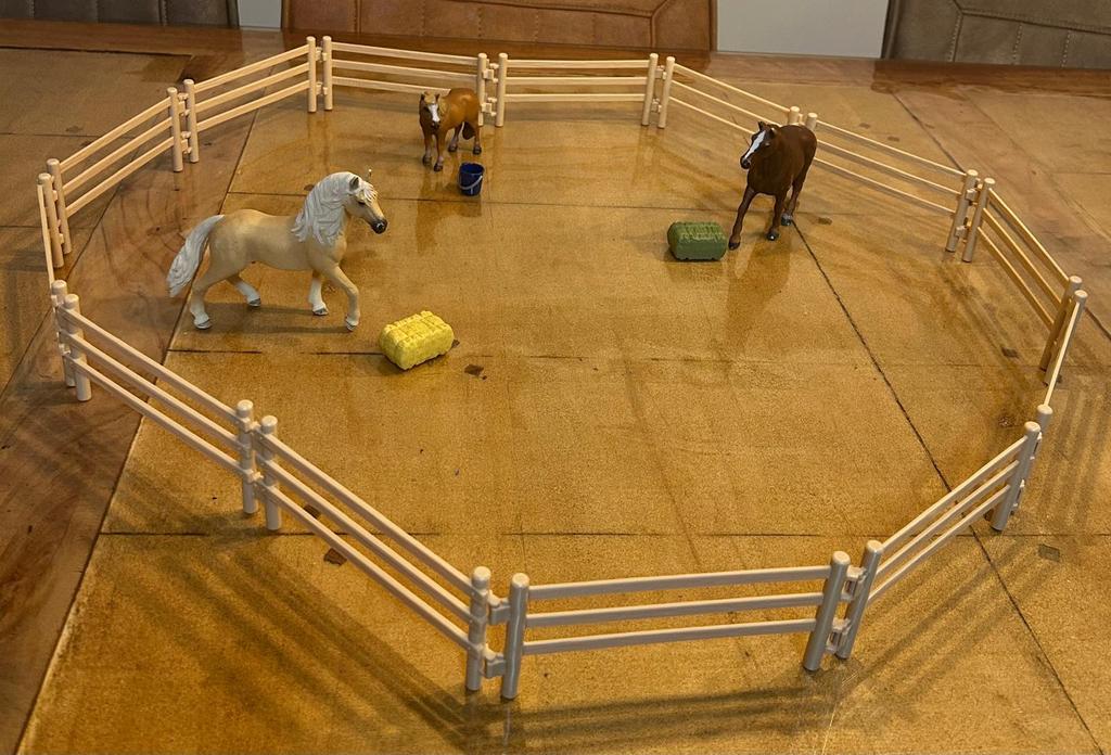 Schleich paddock met paardjes, Ophalen, Zo goed als nieuw