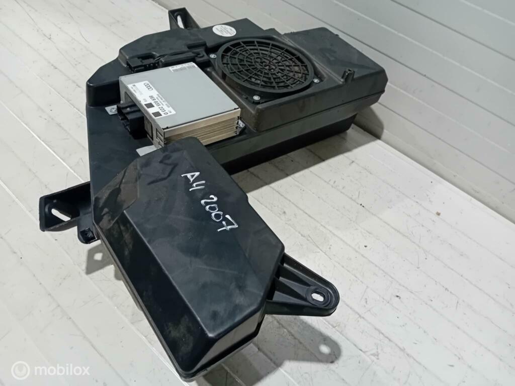Subwoofer Audi A4 8E9035382D 8E9035223D, Gebruikt, Ophalen of Verzenden
