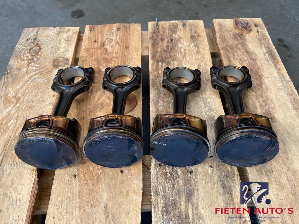 Set originele zuigers Peugeot 206 2.0-16V RC 0628R3, Gebruikt, Ophalen of Verzenden, Peugeot, Peugeot