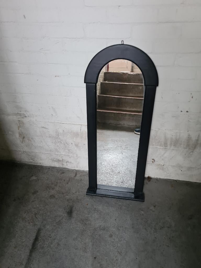 Zwarte spiegel met ronde bovenkant (Toogspiegel 96,5 cm), Huis en Inrichting, Woonaccessoires | Spiegels, Ophalen, Minder dan 50 cm