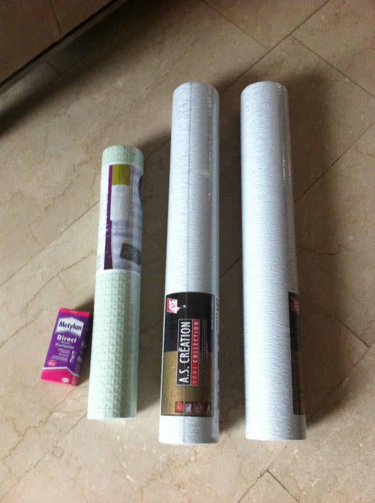 2 rollen behang 70 cm breed  1 rol 50 cm breed + 1doos lijm, Huis en Inrichting, Stoffering | Behang, Ophalen of Verzenden, Minder dan 10 m²