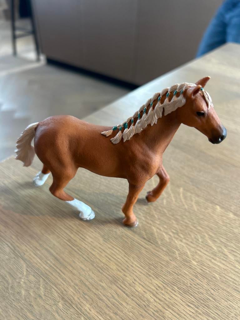 Schleich Paard lichtbruin met vlechtjes, Ophalen of Verzenden, Zo goed als nieuw, Jongen of Meisje