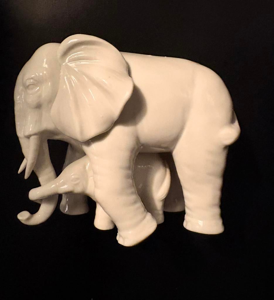 Royal Doulton “ Motherhood Elephant” porcelein 1990., Verzamelen, Ophalen of Verzenden, Zo goed als nieuw